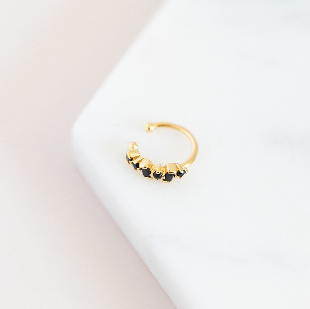 Black Stone Ear Cuff (S925) - Picture 6 of 8